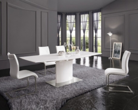 Strakke witte eettafel